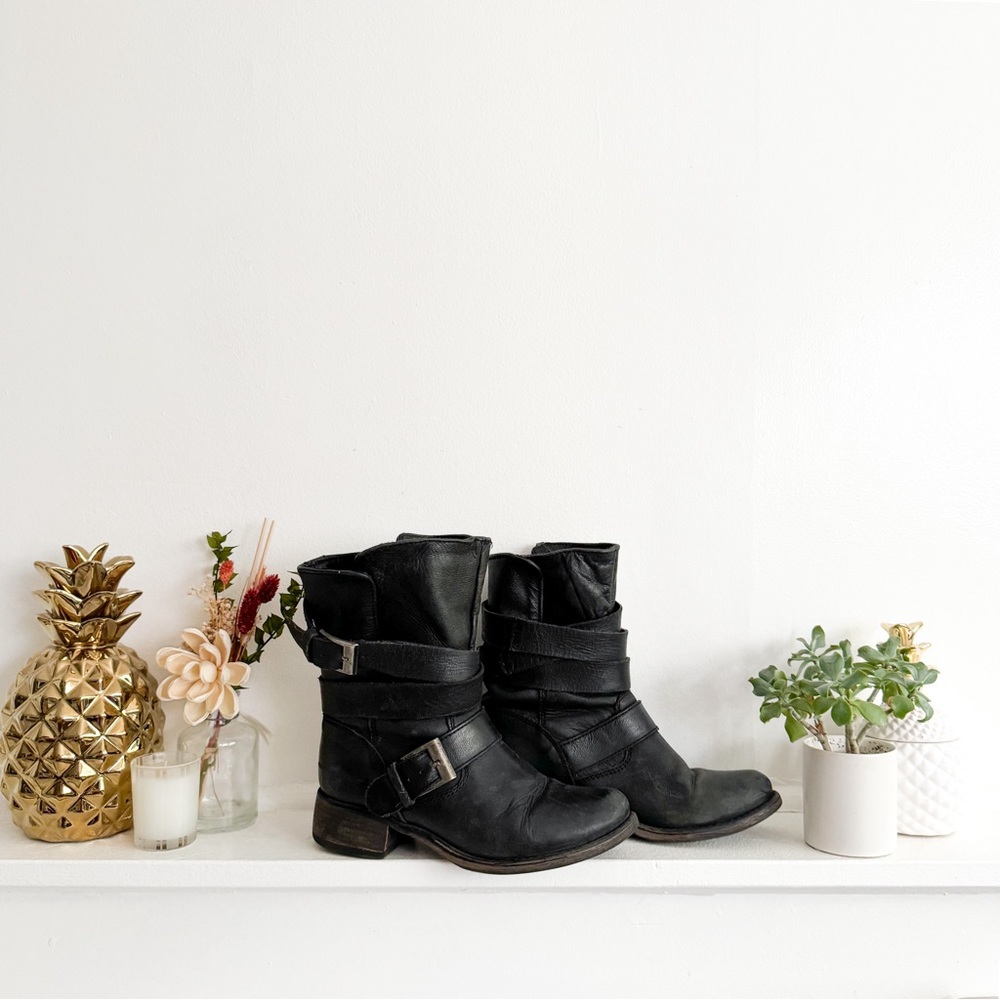 Steve Madden ‘Brewzzer’ Belted Boots